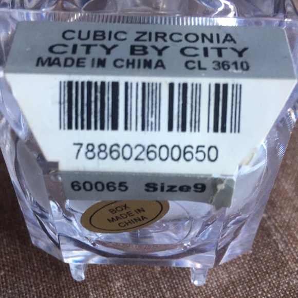 Cubic Zirconia City by City Ring - Size 9 - Diamond Shape CZ - Picture 5 of 5